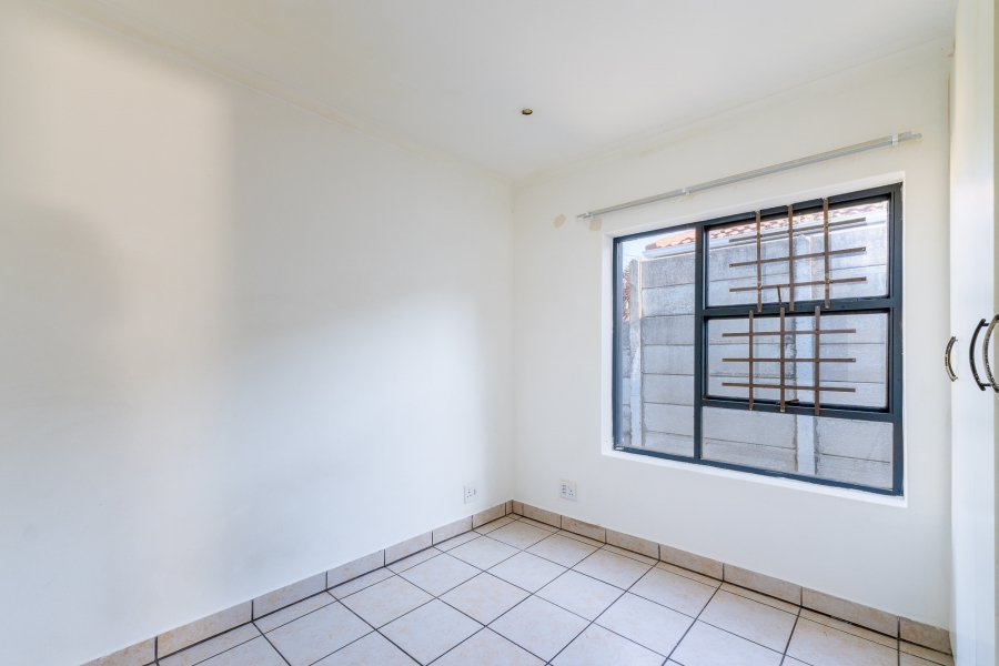 To Let 3 Bedroom Property for Rent in Levallia Western Cape